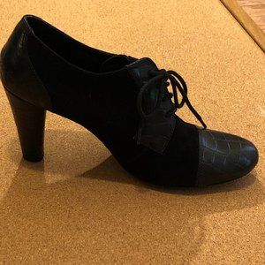 Franco Sarto black suede and leather heel sz 11.